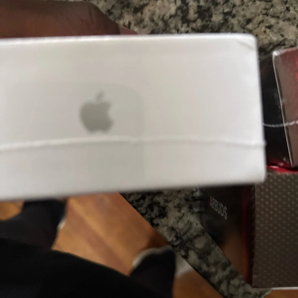 Apple White Wireless Earbuds with Charging Case